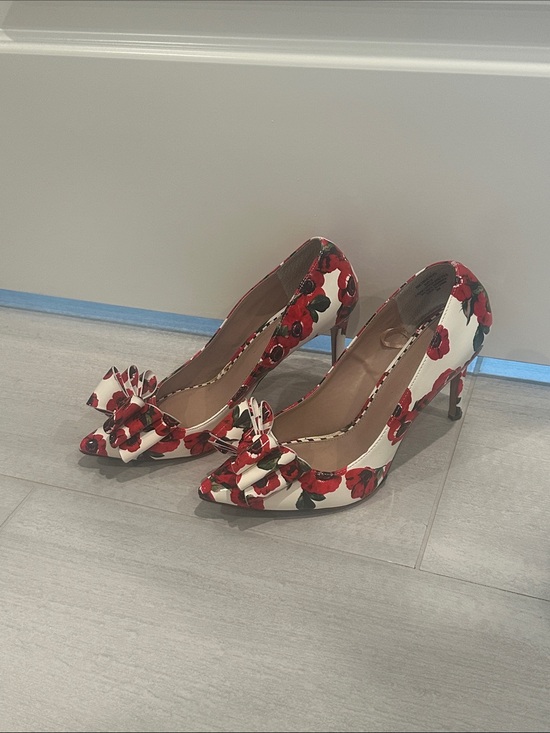 Betsey Johnson Shoes - GUC Betsey Johnson Brand Red Rose Floral Bow Pointed-Toe High Heels White Flower